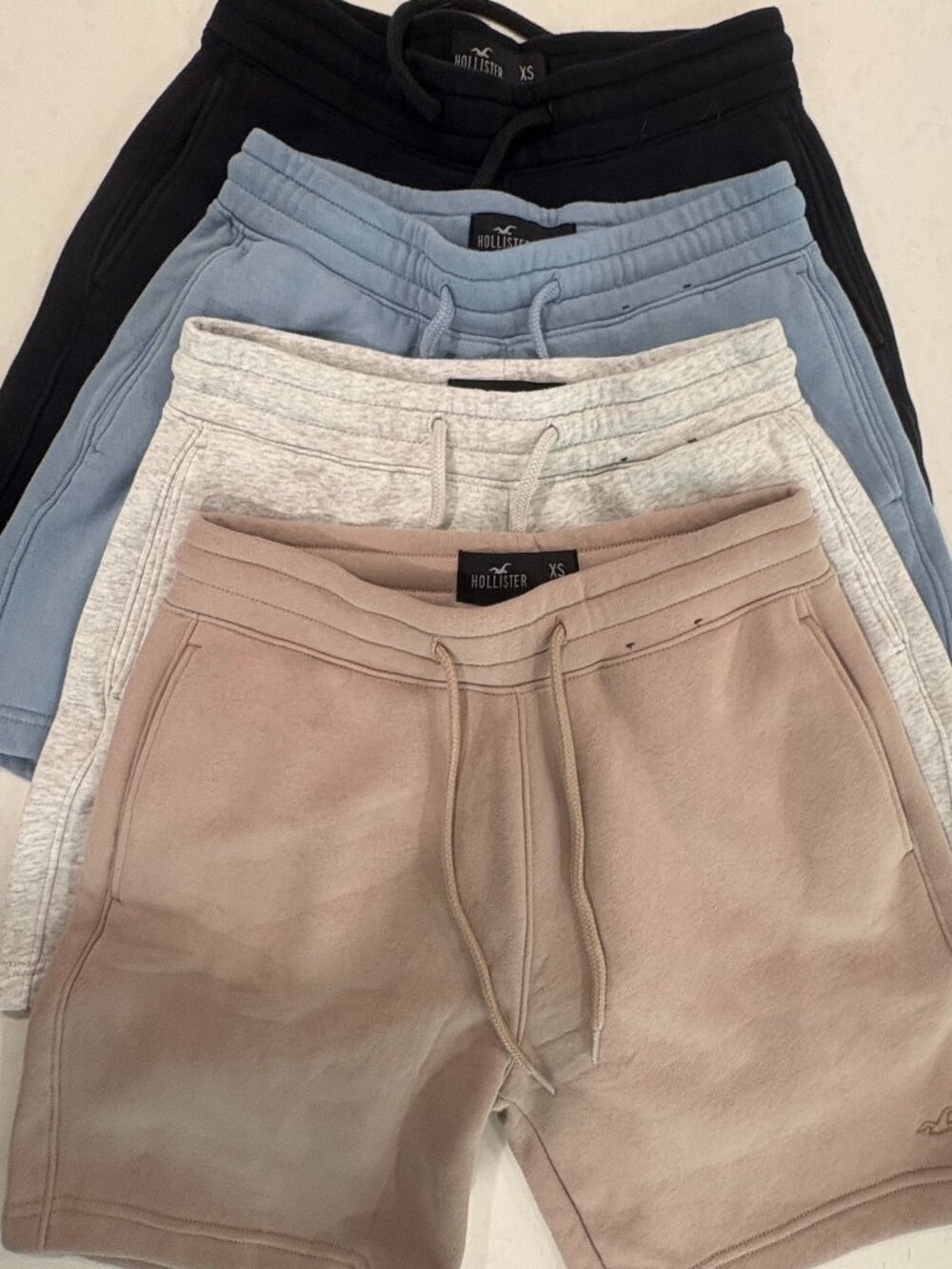 ✨ Hollister Fleece Shorts Bundle – 4 Pairs – Men’s XS ✨
